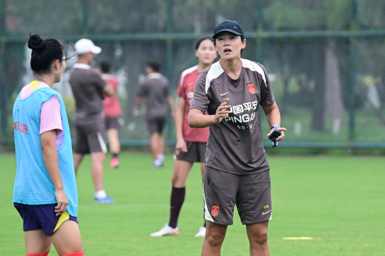 U20女足换帅:科林·贝尔离任,李冬娜临时带队 U20女足换帅:科林·贝尔离任,李冬娜临时带队