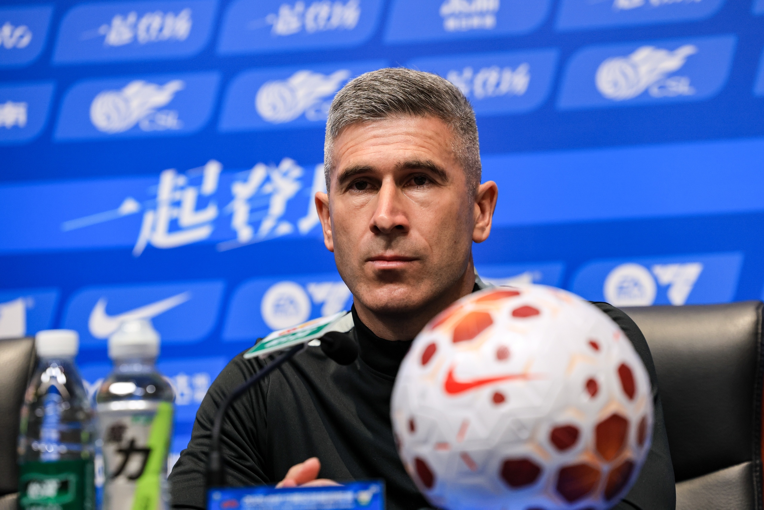 国安3-2客胜重庆:双中锋破门效率提升,防线多次被打身后成隐患 国安3-2客胜重庆:双中锋破门效率提升,防线多次被打身后成隐患