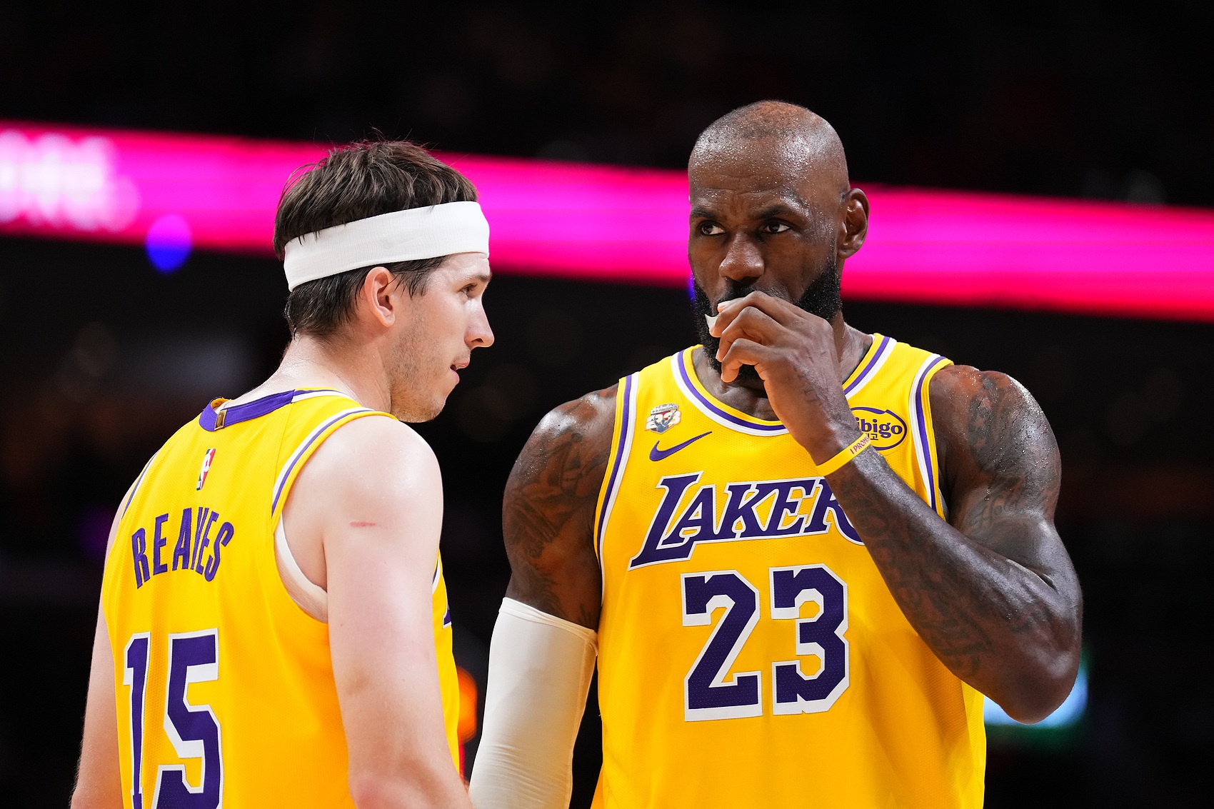 湖人续约优先里夫斯？蒂格怒斥：该走了勒布朗，太不尊重GOAT