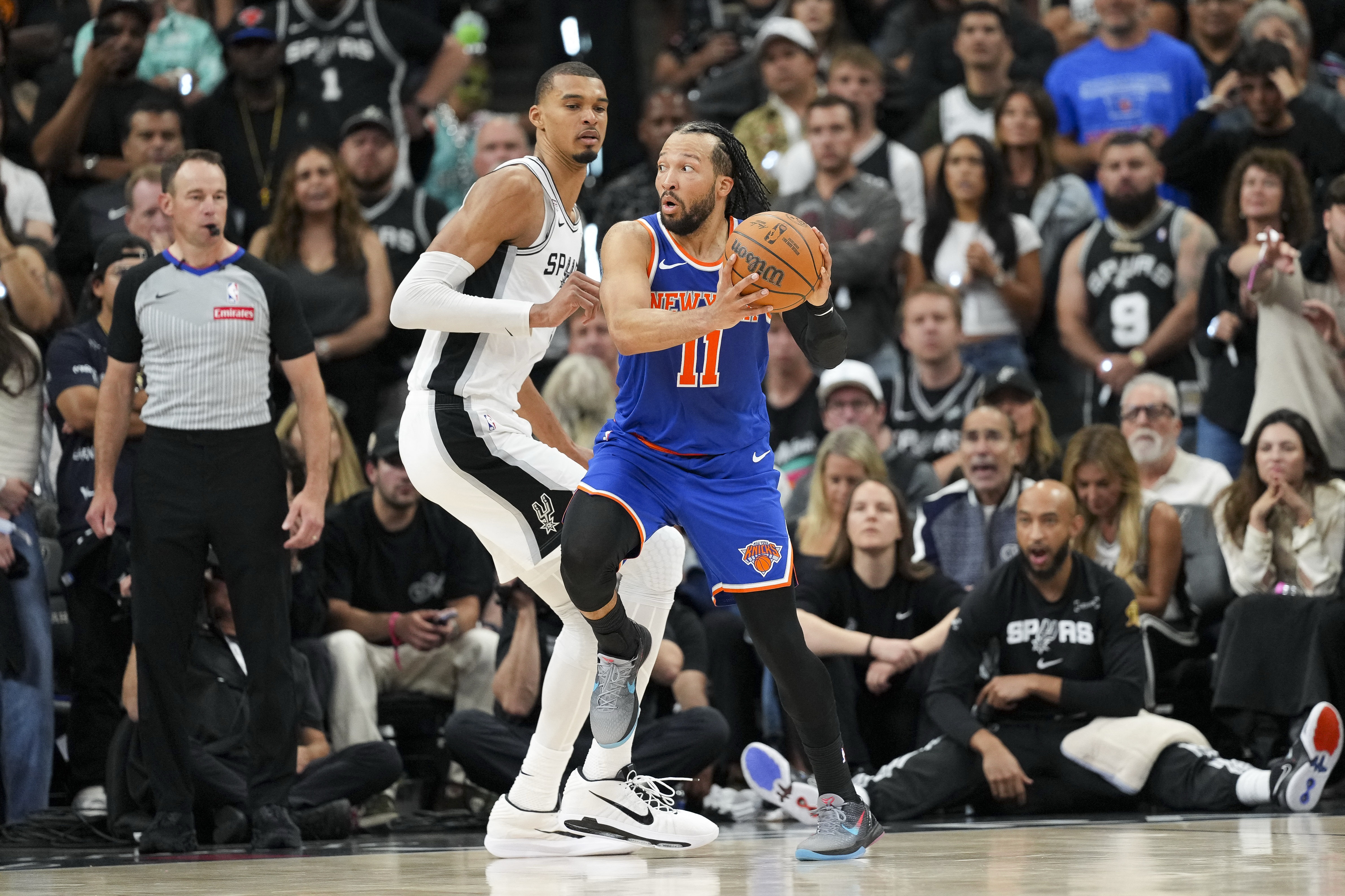 文班亚马外线防守遭专家质疑:防布伦森沿边线突进都吃力 文班亚马外线防守遭专家质疑:防布伦森沿边线突进都吃力