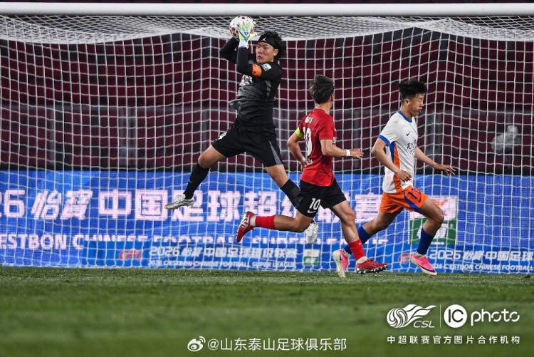 山东泰山客场5-1横扫辽宁铁人 泽卡瓦科双响炮 山东泰山客场5-1横扫辽宁铁人 泽卡瓦科双响炮