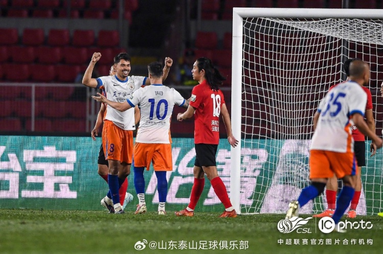 山东泰山客场5-1横扫辽宁铁人 泽卡瓦科双响炮 山东泰山客场5-1横扫辽宁铁人 泽卡瓦科双响炮