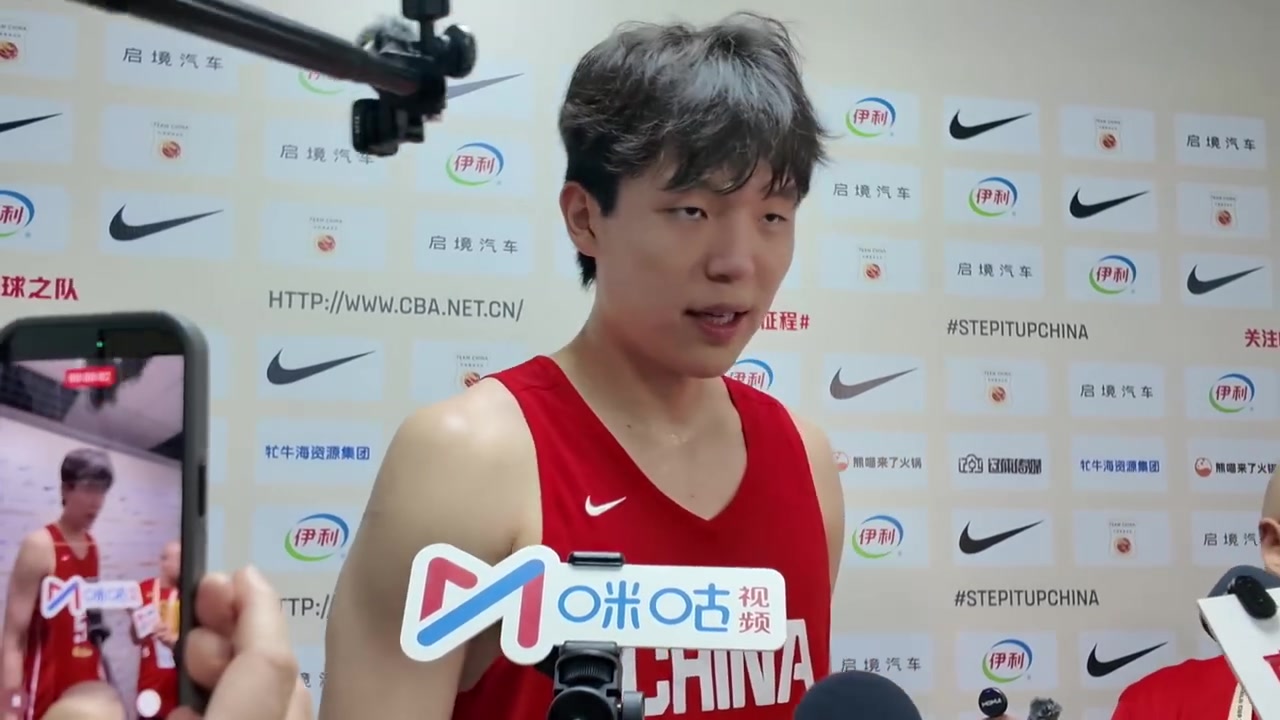 杨瀚森谈训练磨合:今晚全力拼 杨瀚森谈训练磨合:今晚全力拼