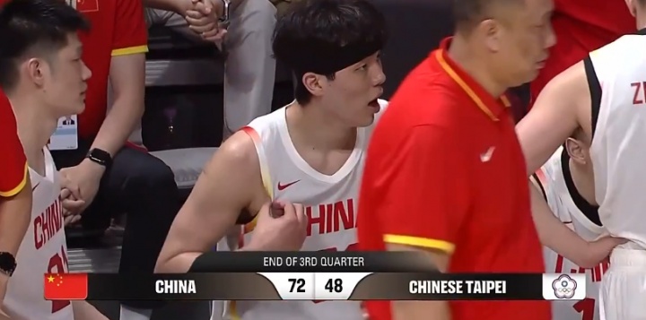 中国男篮三节领先24分 赵继伟14+5+5胡金秋11分