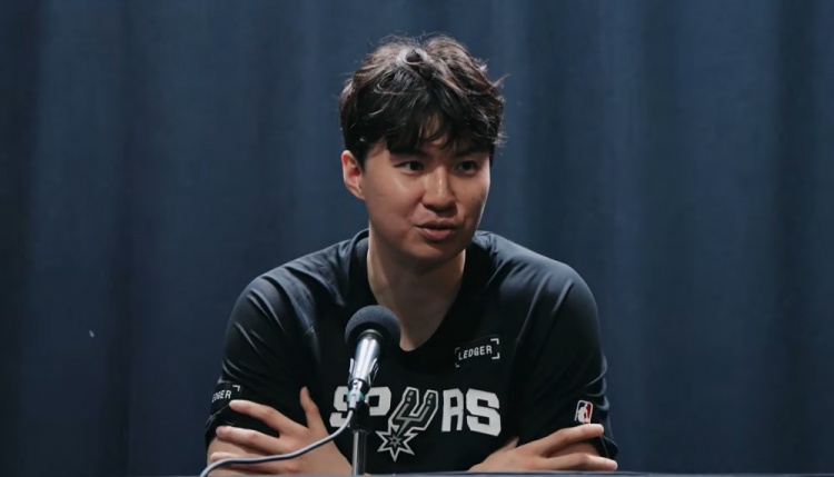 李贤重自曝模仿克莱:罚球节奏到比赛决策全学 李贤重自曝模仿克莱:罚球节奏到比赛决策全学