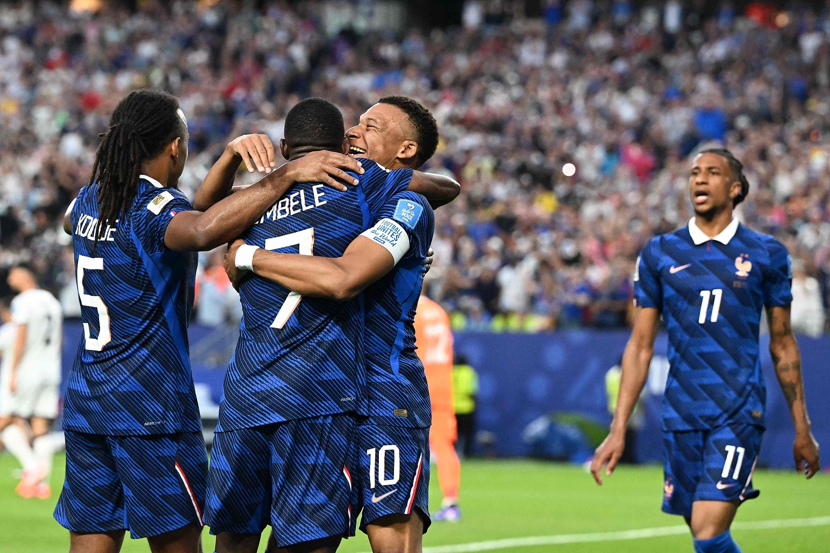 法国5亿锋线换3.1亿替补,3-0伊拉克提前出线